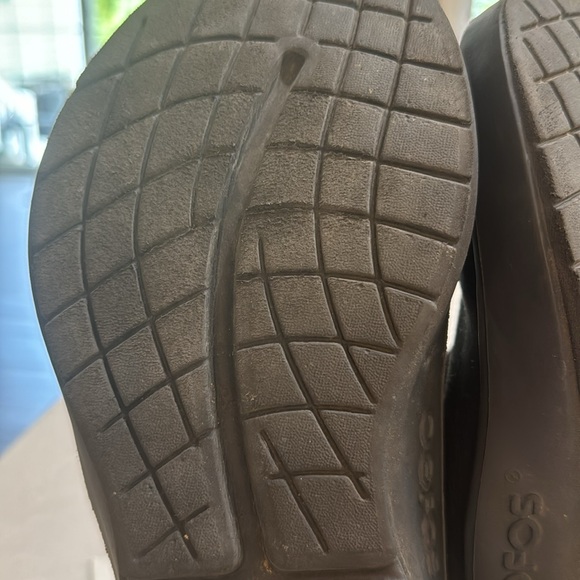 Mens OOFOS. - Picture 3 of 6